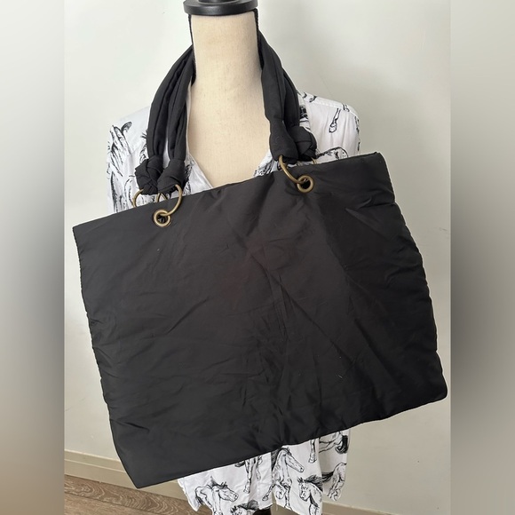 Vera Wang Black and Purple Tote Bag - Picture 4 of 9